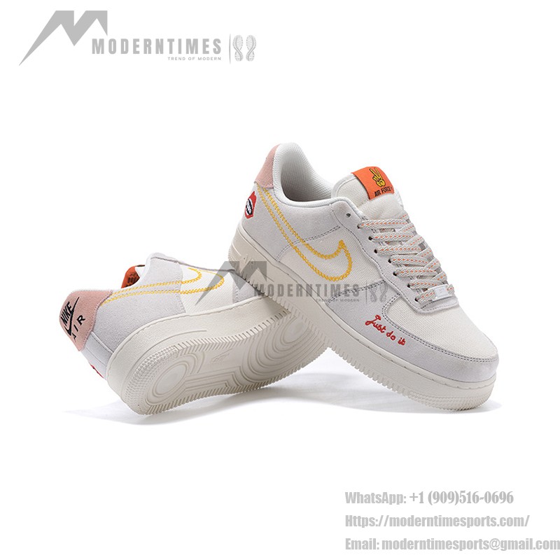 Nike Air Force 1 Low WMNS "Just Do It" DQ7656-100 黄色いステッチとグラフィックディテールが施されたベージュの Nike Air Force 1 Low WMNS "Just Do It"