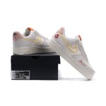 Nike Air Force 1 Low WMNS "Just Do It" DQ7656-100 黄色いステッチとグラフィックディテールが施されたベージュの Nike Air Force 1 Low WMNS "Just Do It"