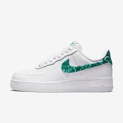 ナイキ エア フォース 1 ロー WMNS "Green Paisley" DH4406-102 - ホワイト＆グリーンペイズリーアクセントのスニーカー