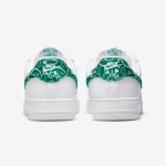 ナイキ エア フォース 1 ロー WMNS "Green Paisley" - ホワイト&グリーンペイズリーアクセント ナイキ エア フォース 1 ロー WMNS "Green Paisley" DH4406-102 - ホワイトとグリーンのペイズリーディテールスニーカー