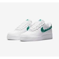 ナイキ エア フォース 1 ロー WMNS "Green Paisley" DH4406-102 - ホワイト＆グリーンペイズリーアクセントのスニーカー
