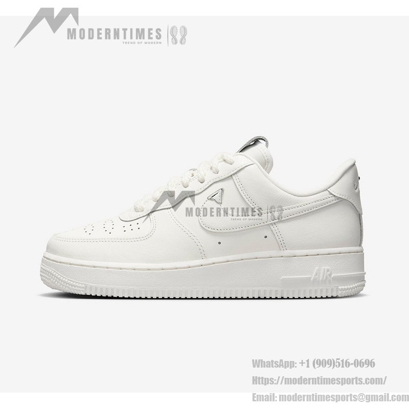Nike Air Force 1 Low WMNS "Sail" FJ4559-133 女性向けの単色ホワイトデザインの Nike Air Force 1 Low WMNS "Sail"