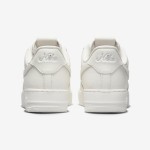 Nike Air Force 1 Low WMNS "Sail" FJ4559-133 女性向けの単色ホワイトデザインの Nike Air Force 1 Low WMNS "Sail"