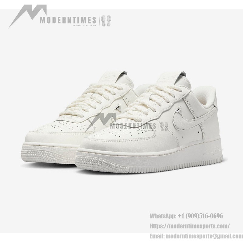 Nike Air Force 1 Low WMNS "Sail" FJ4559-133 女性向けの単色ホワイトデザインの Nike Air Force 1 Low WMNS "Sail"