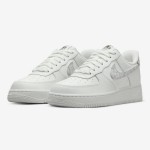 Nike Air Force 1 Low "White Paisley" - エレガントなホワイトスニーカー Nike Air Force 1 Low "White Paisley" DJ9942-100 クラシックホワイトスニーカー
