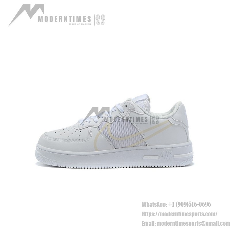 ナイキ エア フォース 1 リアクト "Triple White" - タイムレスで快適なスニーカー ナイキ エア フォース 1 リアクト "Triple White" CT1020-101 オールホワイトレザーとメッシュのスニーカー