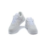 ナイキ エア フォース 1 リアクト "Triple White" - タイムレスで快適なスニーカー ナイキ エア フォース 1 リアクト "Triple White" CT1020-101 オールホワイトレザーとメッシュのスニーカー
