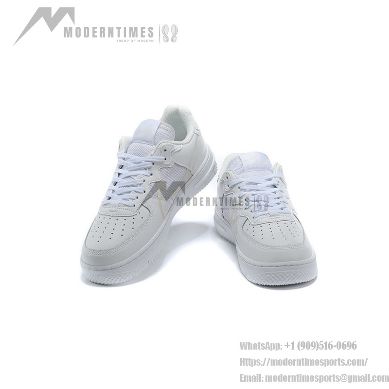 ナイキ エア フォース 1 リアクト "Triple White" - タイムレスで快適なスニーカー ナイキ エア フォース 1 リアクト "Triple White" CT1020-101 オールホワイトレザーとメッシュのスニーカー