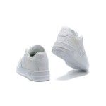 ナイキ エア フォース 1 リアクト "Triple White" - タイムレスで快適なスニーカー ナイキ エア フォース 1 リアクト "Triple White" CT1020-101 オールホワイトレザーとメッシュのスニーカー