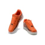 ナイキ エア フォース 1 "Orange Skeleton" - ハロウィンテーマのスタイリッシュスニーカー ナイキ エア フォース 1 "Orange Skeleton" CU8067-800 オレンジスニーカー 蓄光機能付き