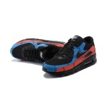 Nike Air Max 90 DJ6888-001 - タイダイデザインのブラックスニーカー Nike Air Max 90 DJ6888-001 - レッドとブルーのタイダイオーバーレイを施したブラックスニーカー