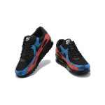Nike Air Max 90 DJ6888-001 - タイダイデザインのブラックスニーカー Nike Air Max 90 DJ6888-001 - レッドとブルーのタイダイオーバーレイを施したブラックスニーカー