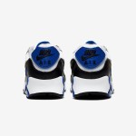 Nike Air Max 90 CD0881-102 - スタイリッシュなホワイト、ブラック&ブルーのスニーカー Nike Air Max 90 CD0881-102 - ホワイト、ブラック&ブルーのスニーカーにグレーのオーバーレイ