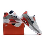 Nike Air Max 90 DB0625-101 - タイムレスで洗練されたホワイトスニーカー Nike Air Max 90 DB0625-101 - グレー、レッド、ネイビーアクセントが特徴のホワイトスニーカー
