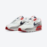Nike Air Max 90 DB0625-101 ホワイト&ネイビースニーカー Nike Air Max 90 DB0625-101、ホワイトスニーカー(赤とネイビーのアクセント付き)