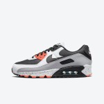 Nike Air Max 90 DC9845-100 - グレー&ブラックスニーカー オレンジのディテール Nike Air Max 90 DC9845-100 グレーとブラックのスニーカー、オレンジのアクセント付き