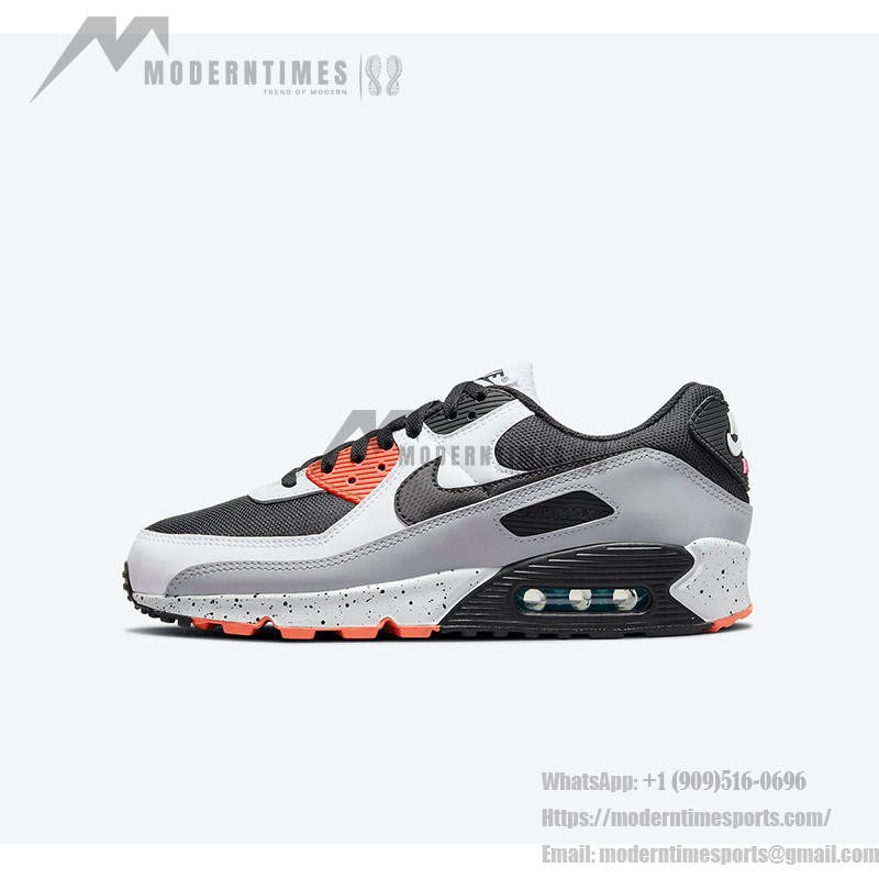 Nike Air Max 90 DC9845-100 - グレー&ブラックスニーカー オレンジのディテール Nike Air Max 90 DC9845-100 グレーとブラックのスニーカー、オレンジのアクセント付き