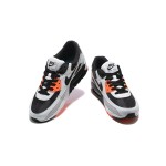 Nike Air Max 90 DC9845-100 - グレー、ブラック&オレンジのスニーカー Nike Air Max 90 DC9845-100 - グレー、ブラック&オレンジのスニーカー、斑点模様のミッドソール付き