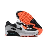 Nike Air Max 90 DC9845-100 - グレー、ブラック&オレンジのスニーカー Nike Air Max 90 DC9845-100 - グレー、ブラック&オレンジのスニーカー、斑点模様のミッドソール付き