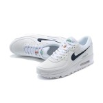 Nike Air Max 90 DH1316-101 - スタイリッシュなホワイトスニーカー Nike Air Max 90 DH1316-101 - ネイビーとグリーンアクセントが特徴のホワイトスニーカー