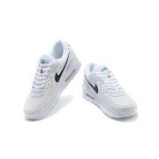Nike Air Max 90 DH1316-101 - ネイビー＆グリーンアクセントが際立つクリーンなホワイトスニーカー | タイムレスな快適さとモダンなスタイル
