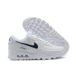 Nike Air Max 90 DH1316-101 - スタイリッシュなホワイトスニーカー Nike Air Max 90 DH1316-101 - ネイビーとグリーンアクセントが特徴のホワイトスニーカー
