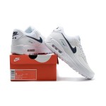 Nike Air Max 90 DH1316-101 - スタイリッシュなホワイトスニーカー Nike Air Max 90 DH1316-101 - ネイビーとグリーンアクセントが特徴のホワイトスニーカー