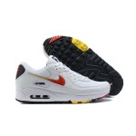 Nike Air Max 90 DJ5530-100 - ホワイト レッドスウッシュとゴールドハイライト Nike Air Max 90 DJ5530-100 ホワイトスニーカー レッドスウッシュとゴールドアクセント