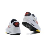Nike Air Max 90 DJ5530-100 - ホワイト レッドスウッシュとゴールドハイライト Nike Air Max 90 DJ5530-100 ホワイトスニーカー レッドスウッシュとゴールドアクセント