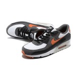Nike Air Max 90 DM0029-101 - 大胆なグレー&オレンジスニーカー Nike Air Max 90 DM0029-101 - グレー、ブラック、ホワイトのスニーカー、オレンジアクセント付き