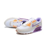 Nike Air Max 90 DM0029-102 - スタイリッシュなベージュスニーカー(パープル&オレンジアクセント付き) Nike Air Max 90 DM0029-102 - パープルとオレンジのアクセントが際立つベージュスニーカー