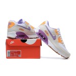 Nike Air Max 90 DM0029-102 - スタイリッシュなベージュスニーカー(パープル&オレンジアクセント付き) Nike Air Max 90 DM0029-102 - パープルとオレンジのアクセントが際立つベージュスニーカー