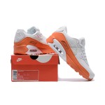 Nike Air Max 90 DM0958-100 - オレンジアクセントのスタイリッシュなホワイトスニーカー Nike Air Max 90 DM0958-100 - ホワイトとオレンジのスニーカー