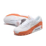 Nike Air Max 90 DM0958-100 - オレンジアクセントのスタイリッシュなホワイトスニーカー Nike Air Max 90 DM0958-100 - ホワイトとオレンジのスニーカー