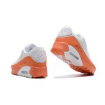 Nike Air Max 90 DM0958-100 - オレンジアクセントのスタイリッシュなホワイトスニーカー Nike Air Max 90 DM0958-100 - ホワイトとオレンジのスニーカー