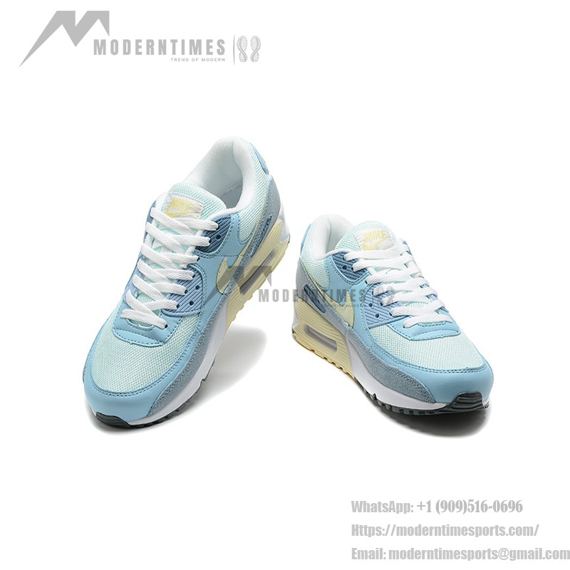 Nike Air Max 90 DM2829-001 - ライトブルーとパステルアクセントのスニーカー Nike Air Max 90 DM2829-001 - ライトブルーのスニーカー、イエローパステルアクセント付き