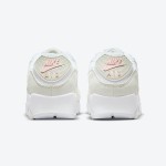 Nike Air Max 90 DM2874-100 - エレガントなホワイトスニーカー グリーン&ピンクアクセント付き Nike Air Max 90 DM2874-100 - ホワイトスニーカー ライトグリーンとソフトピンクのディテール