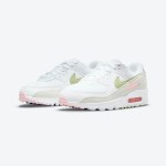 Nike Air Max 90 DM2874-100 - エレガントなホワイトスニーカー グリーン&ピンクアクセント付き Nike Air Max 90 DM2874-100 - ホワイトスニーカー ライトグリーンとソフトピンクのディテール
