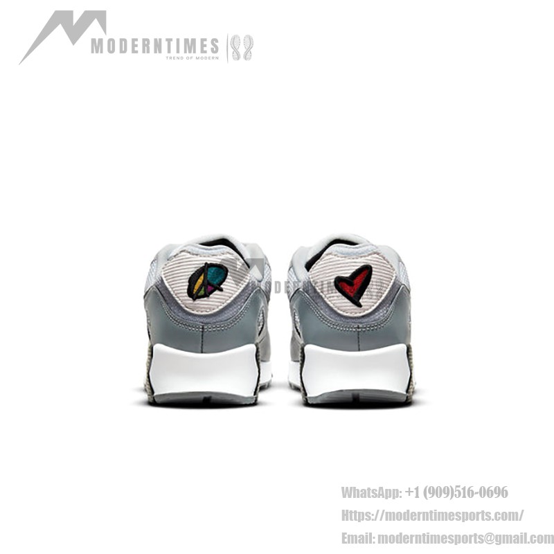 Nike Air Max 90 DM8151-100 - 大胆なグレーデザイン Nike Air Max 90 DM8151-100 - グレーのスニーカー、ブラック、レッド&イエローのアクセント付き