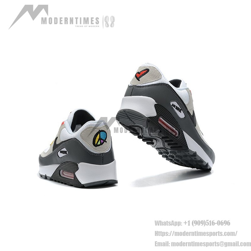 Nike Air Max 90 DM8151-100 - スタイリッシュなホワイト、グレー、ブラックスニーカー Nike Air Max 90 DM8151-100 - ホワイト、グレー、ブラックのスニーカー、レッド&イエローアクセント付き