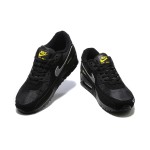 Nike Air Max 90 DO6706-001 - ブラック、グレー&イエロースニーカー Nike Air Max 90 DO6706-001 - グレースウッシュとイエローアクセントが特徴のブラックスニーカー