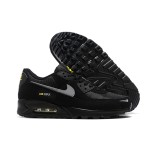 Nike Air Max 90 DO6706-001 - ブラック、グレー&イエロースニーカー Nike Air Max 90 DO6706-001 - グレースウッシュとイエローアクセントが特徴のブラックスニーカー