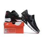 Nike Air Max 90 DQ4071-001 - スタイリッシュなブラック&グレースニーカー Nike Air Max 90 DQ4071-001 - ブラック&グレーのスニーカー、ピンクアクセント付き