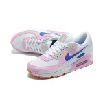 Nike Air Max 90 DX3316-100 - スタイリッシュなホワイトスニーカー、ピンク&ブルーアクセント付き Nike Air Max 90 DX3316-100 - ホワイトスニーカー、ピンクのオーバーレイとブルーのスウッシュ付き