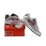 Nike Air Max 90 DX4233-001 - 未来的なシルバー&ホワイトスニーカー Nike Air Max 90 DX4233-001 - シルバーとホワイトのスニーカー(レッドスウッシュ付き)