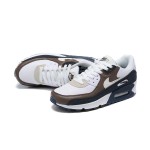 Nike Air Max 90 DZ3522-002 - 洗練されたホワイトスニーカー、ブラウン&ネイビーディテール付き Nike Air Max 90 DZ3522-002 - ホワイトスニーカー、ブラウン&ネイビーのオーバーレイ付き
