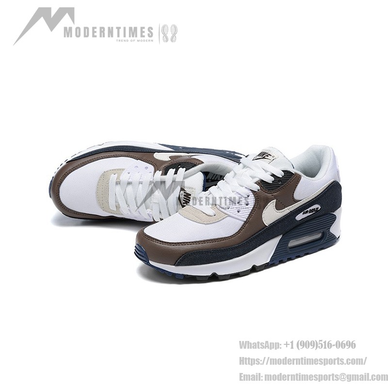 Nike Air Max 90 DZ3522-002 - ホワイトにブラウンとネイビー Nike Air Max 90 DZ3522-002 - ブラウン&ネイビーアクセントのホワイトスニーカー