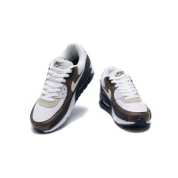 Nike Air Max 90 DZ3522-002 - ホワイトスニーカー、ブラウン＆ネイビーのオーバーレイ付き | アイコニックなスタイルと優れた快適さ