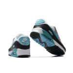 Nike Air Max 90 FD0678-100 - ホワイト&ブルースニーカー Nike Air Max 90 FD0678-100 - ブルー&グレーアクセントのホワイトスニーカー