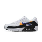 Nike Air Max 90 FJ4592-100 - グラフィックスウッシュが特徴のホワイトスニーカー Nike Air Max 90 FJ4592-100 オレンジとブルーのグラフィックスウッシュが映えるホワイトスニーカー